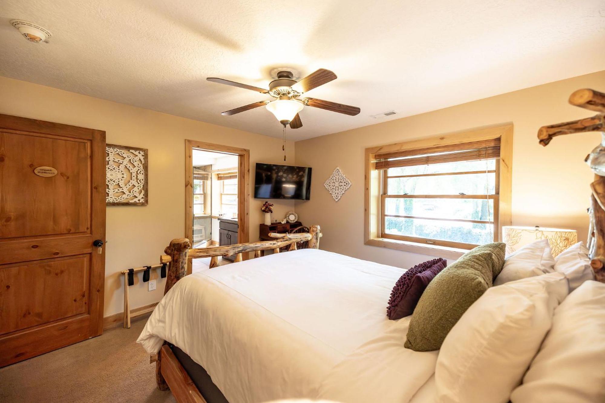 Standard Queen Room