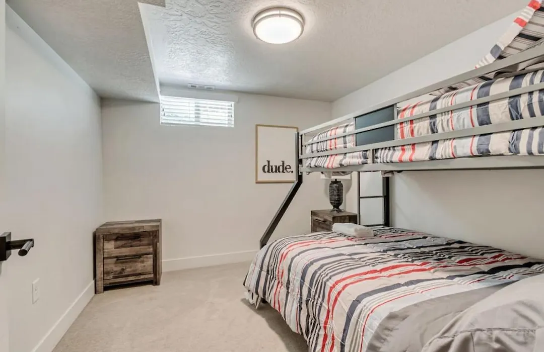 Renovated Unit Near Famous Trails 10 Min Drive-1